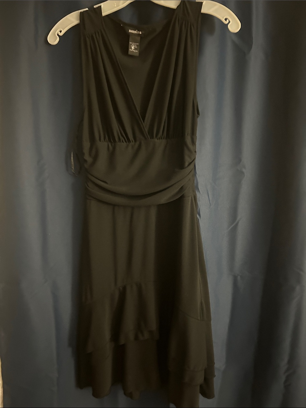 Express Black V-Neck Sleeveless Midi Dress